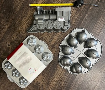 Baking Kitchen Cake Muffin Pans Lot Train, Caterpillar & Wreaths Design New