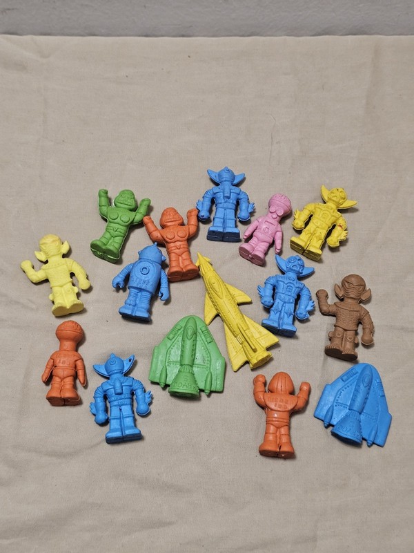 VTG 80s Diener Erasers Figures  Space Raiders Set Of 15 Robots & Spaceships 