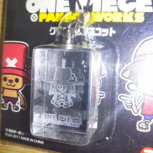 A42459 One Piece Anime PANSON WORKS Crystal mascot strap Dracule Mihawk - Picture 2 of 4