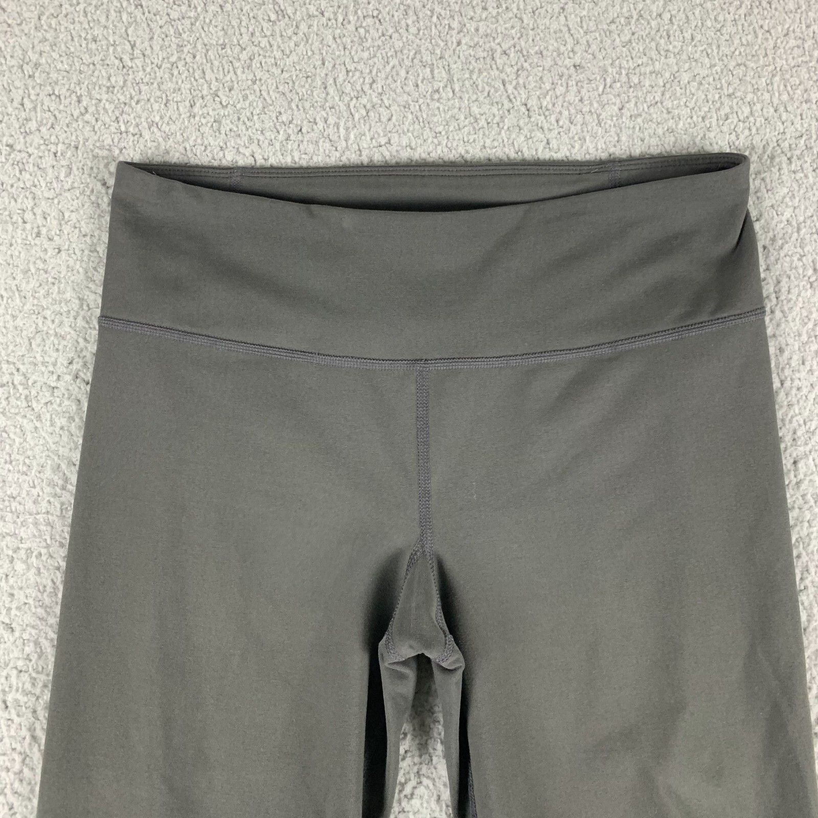 Under Armour Leggings Womens 26 Gray Straight Leg Regular Fit Polyester Cropped thumbnail 2