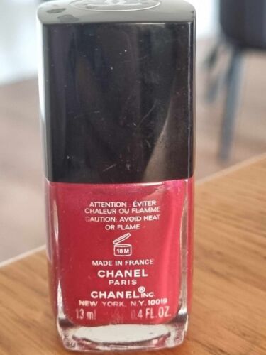 Esmalte de uñas Chanel Le Vernis 183 rojo Shanghai - Imagen 2 de 3