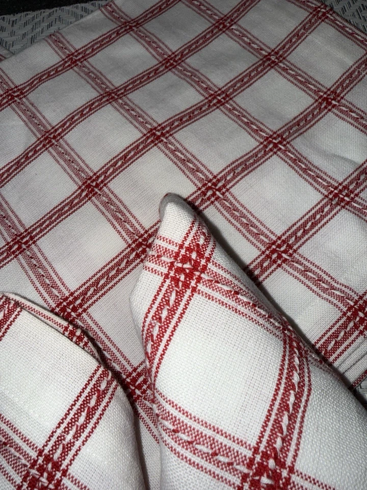 Crate & Barrel Dobby Picnic Cloth Napkins Red White Plaid - Image 3 of 4