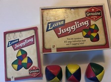 2014 LEARN JUGGLING Kit w/ 3 Juggling Balls  48 Pg. Book in Wooden Case