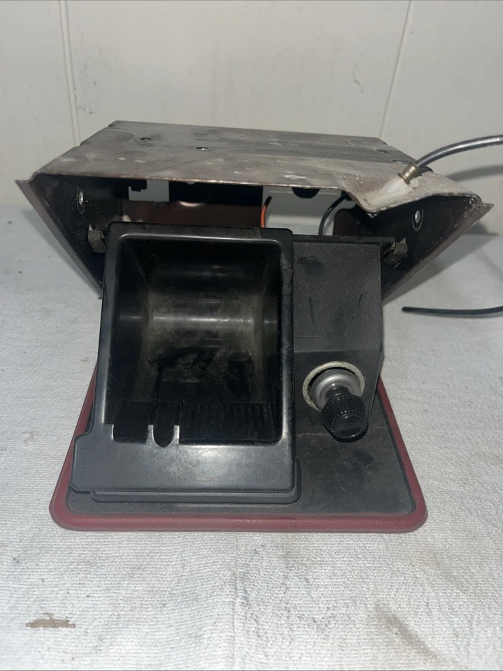 Chevrolet GMC S10 S15 1982-1987 OEM Cenicero Encendedor Inserto Rojo Foto 2 de 4