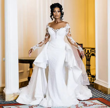 Plus Size Mermaid Lace Bridal Dress With V-Neck Long Sleeves Detachable Train