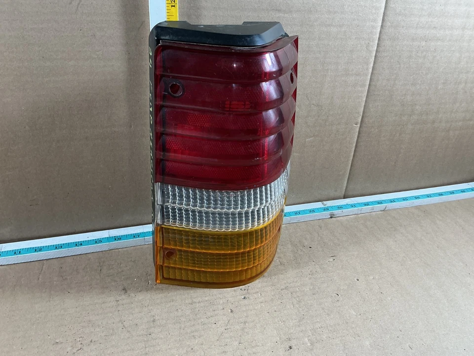 Luz trasera derecha pasajero Ford Aerostar 1986-1995 E59B-13440-AB fabricante original Foto 3 de 4