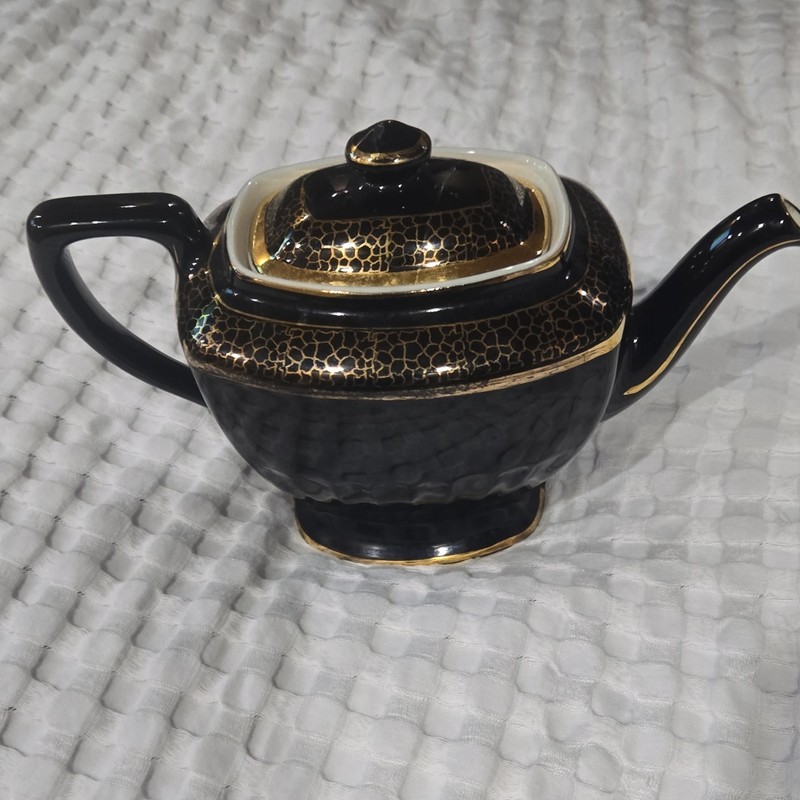 Hall 0100 6-Cup Ceramic Teapot w/ Lid Black Gold White Crackle Glossy.