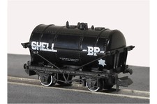 Peco NR-P160 N Gauge Tank Wagon 'Shell/BP'