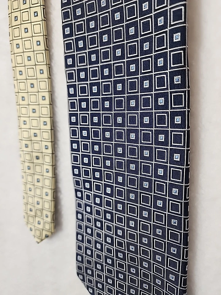 Corbata Tommy Hilfiger 100% Seda Italiana Azul Marino Plata Repetida Geométrica Hecha en EE. UU. Foto 2 de 4