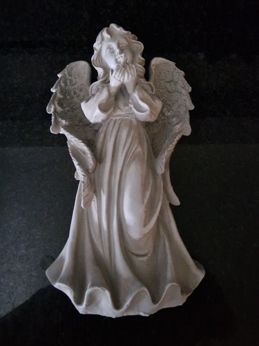 Engel stehend mit Vogel in der Hand - Bild 2 von 4