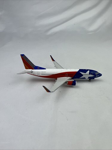 GeminiJets 1:400 Southwest Airlines Boeing 737-300 N352SW Lone Star GJSWA1467 - Picture 9 of 13