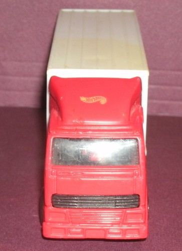 1/72 Scale 1990's Volvo FH McDonalds COE Delivery Truck (5") Hot Wheels Hauler - Picture 4 of 7