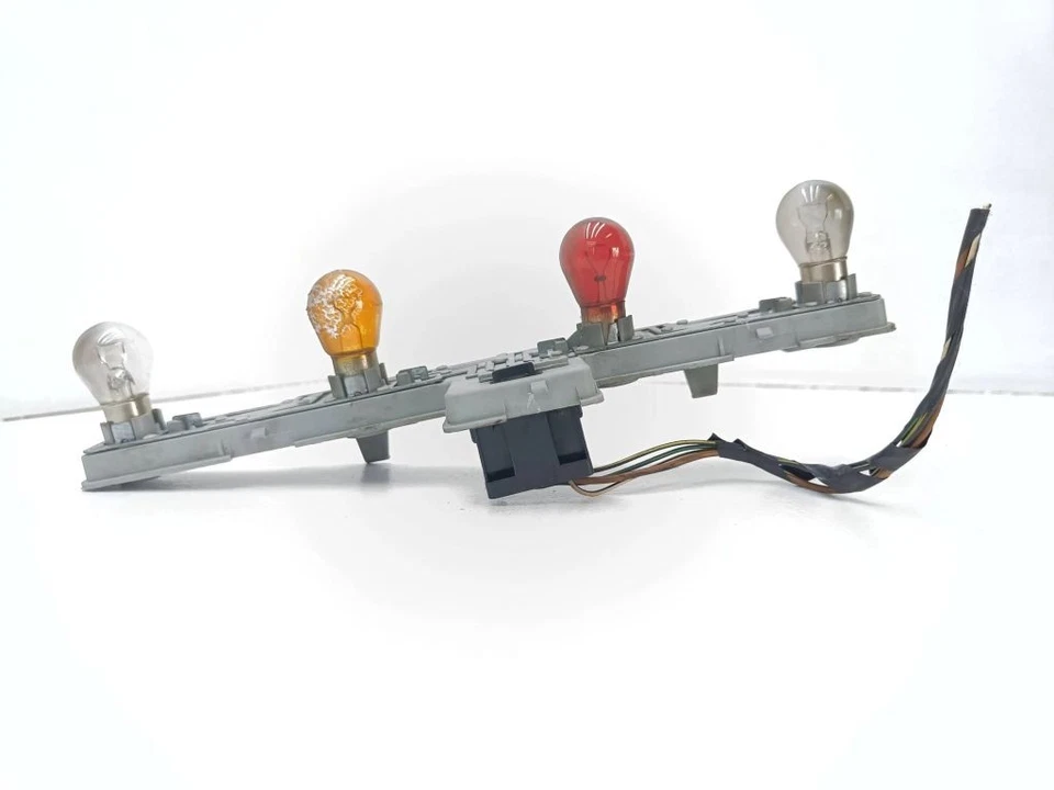 Soporte bombilla trasero derecho Opel Zafira B 2009 diésel RPG21304 - Imagen 2 de 4