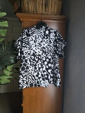 Jeri Marque black white silky multiple pattern White pearlized button size 40