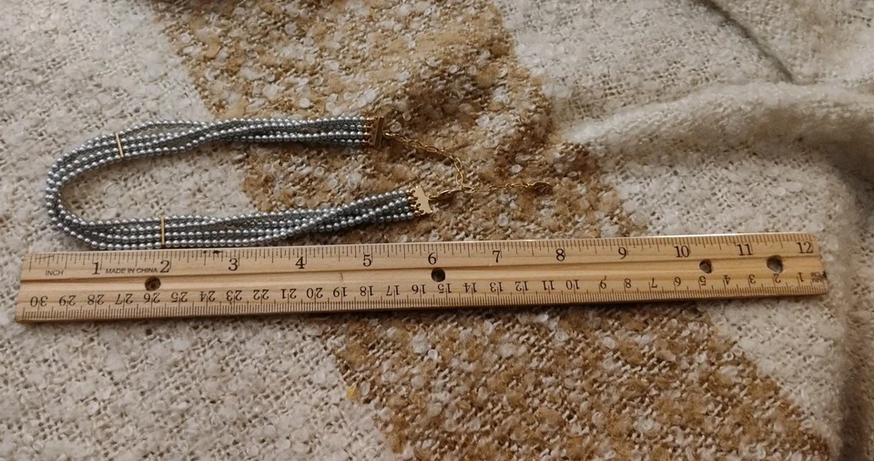 Gargantilha/colareira Liz Claiborne LC 13"+ tom dourado com pérolas falsas em tom de prata - Imagem 4 de 4