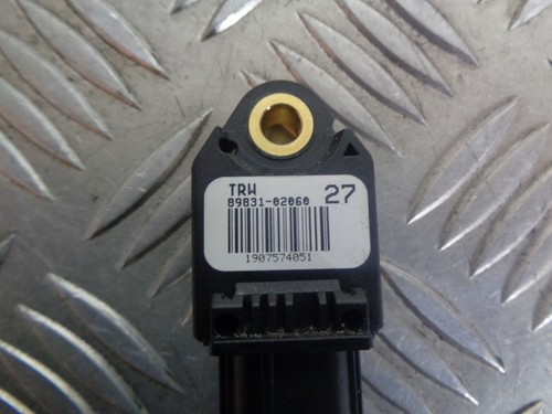 Toyota Auris 1.6 Benzin 5-Türer 2008 Beifahrerseite Mitte Crashsensor 89831-02060 - Bild 2 von 4