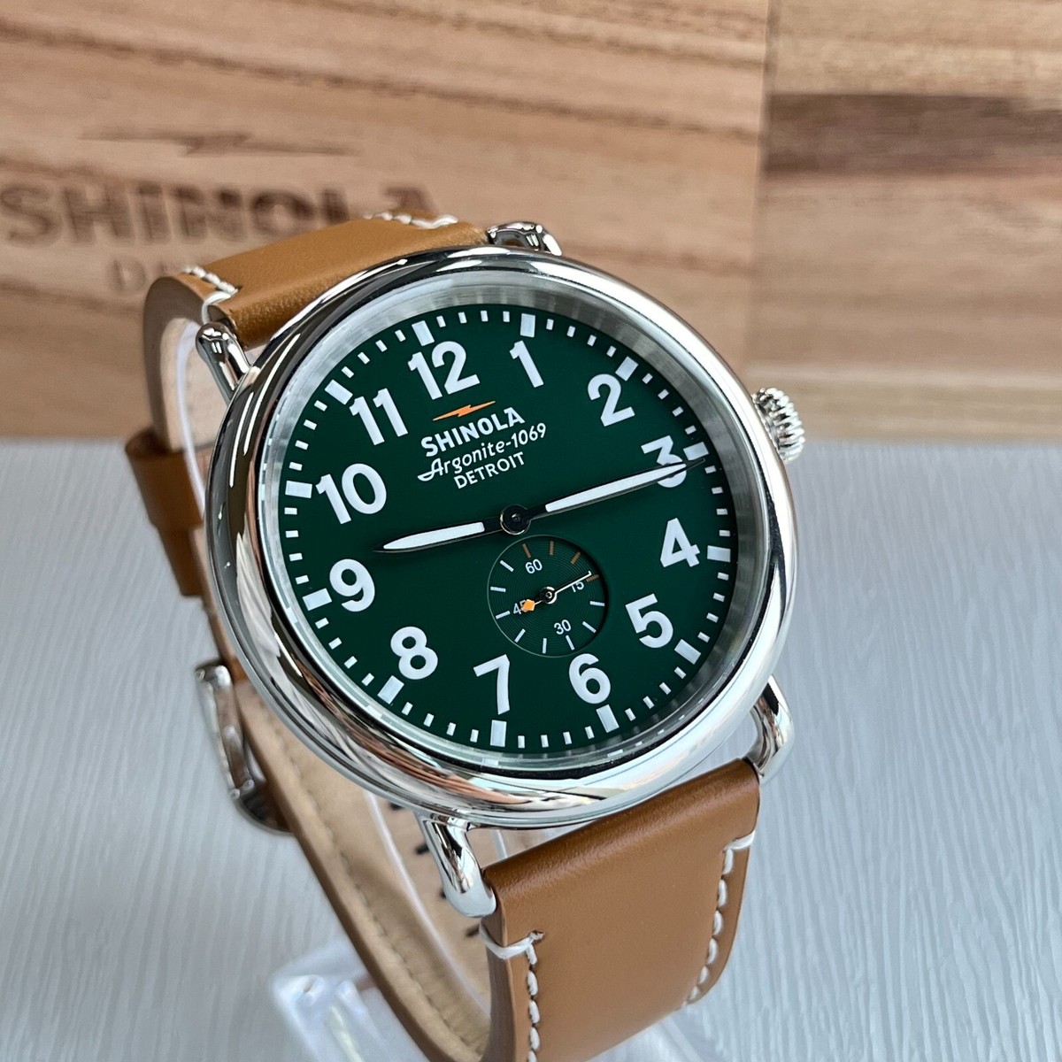 か*み様 SHINOLA Argonite-1069 稼働品 Shinola The Runwell 47mm Green Dial Leather Strap Argonite 1069