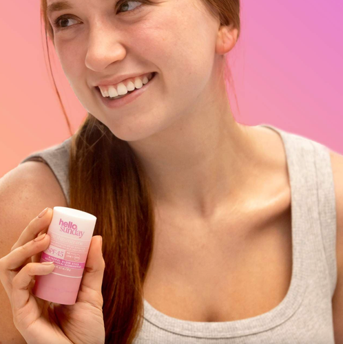 Hello Sunday The Shimmer One Mineral-Leuchtstab LSF 45 Gesicht und Körper (0,7 Unzen) - Bild 5 von 8