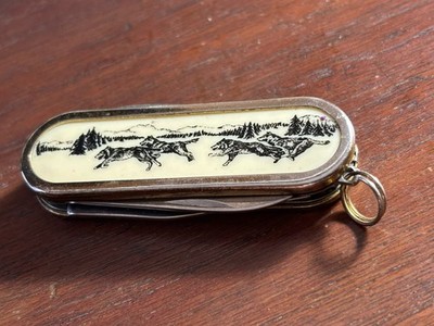 VINTAGE Wolf Pack Design Running Wolves Print Pocket Knife - 4 Blades Scissors