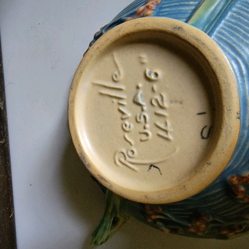 ROSEVILLE Pottery Blue Bushberry Footed Bowl With Handles 412-6 - Picture 4 of 6