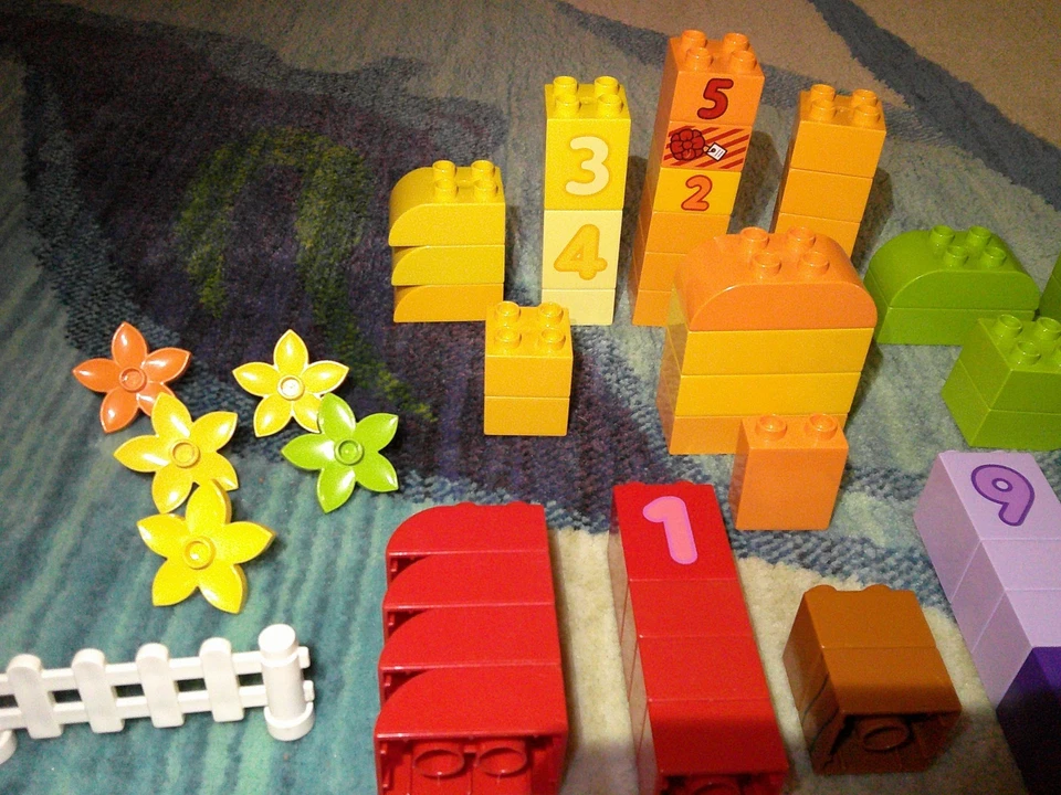 LEGO Duplo: Bricks, Parts, Animal Bricks & 6 Figures 100+ pastel/light colors - Image 3 of 4