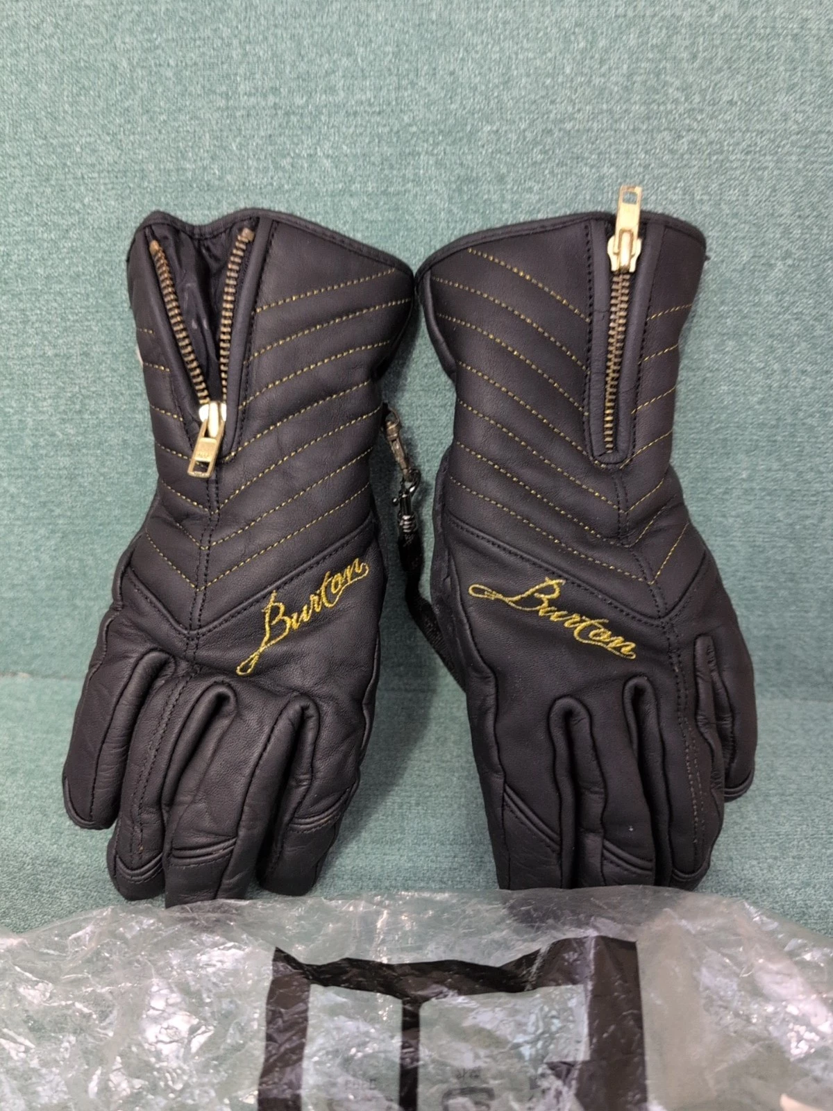 Burton Snowboards Women's Veda Gore-Tex Gloves Black Small