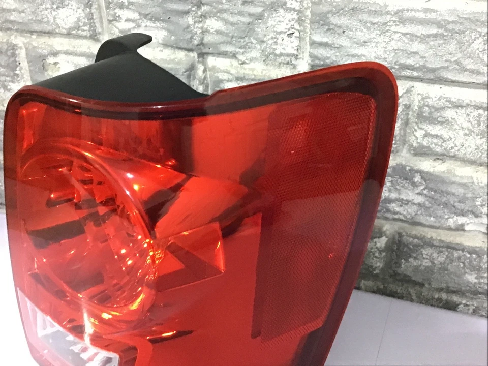 Luz trasera derecha Mazda Tribute 2008-2011 (lado del pasajero) OEM, COMPLETA Foto 4 de 4