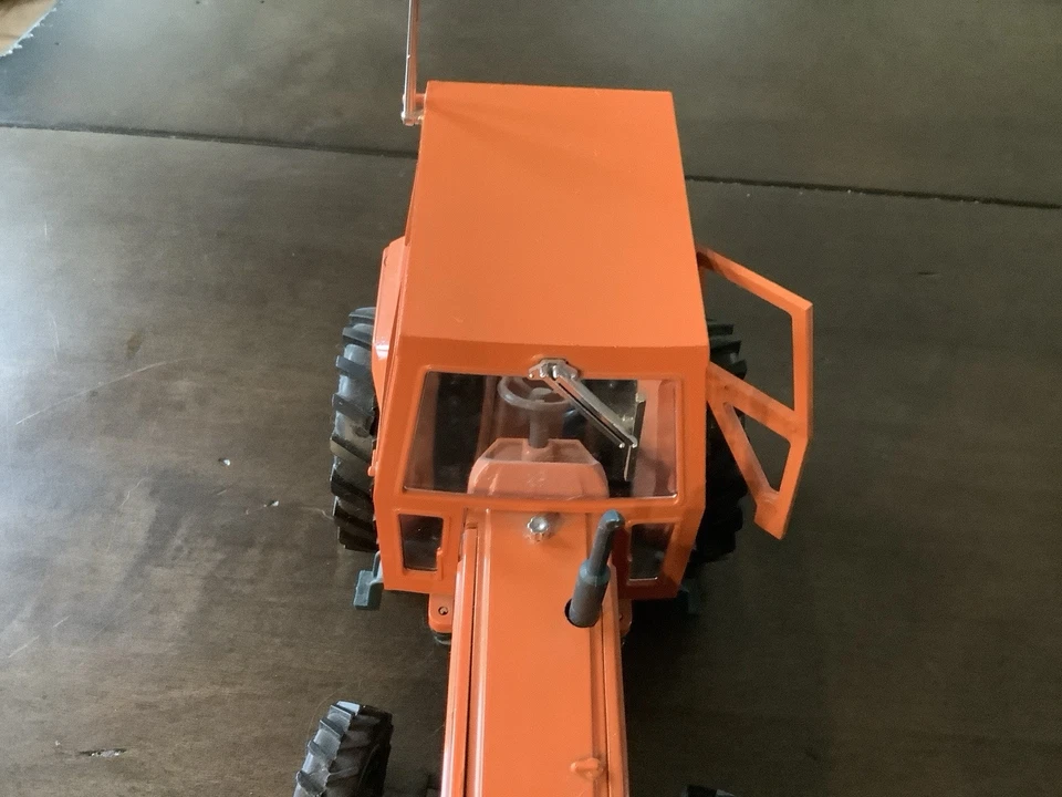 Kubota M-Type Toy/Display Tractor 1/20th Scale - Image 4 of 4