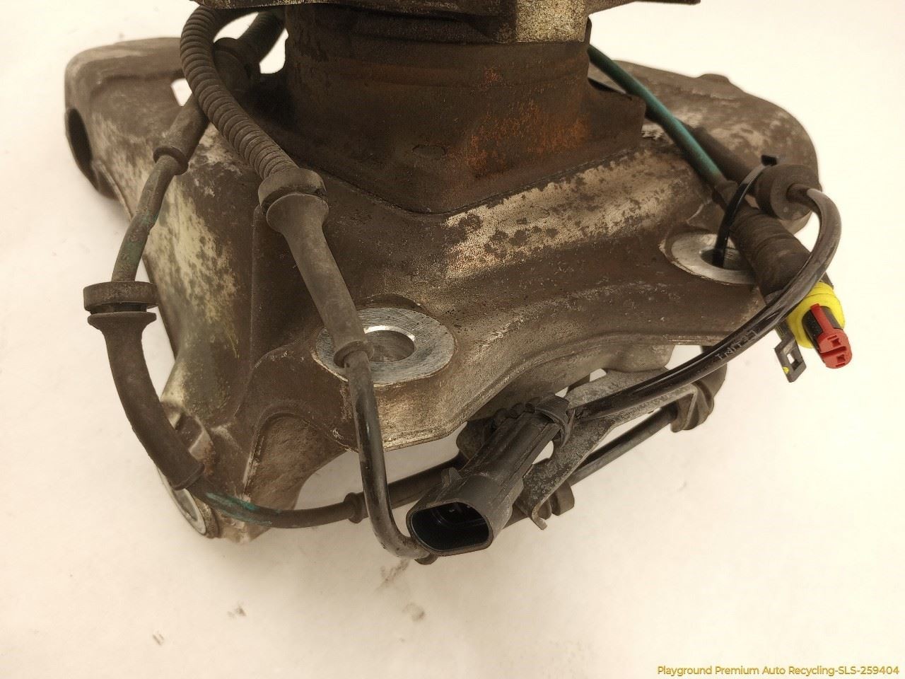 Maserati Quattroporte M139 Passenger Right Front Spindle Knuckle Hub Fits 03-08