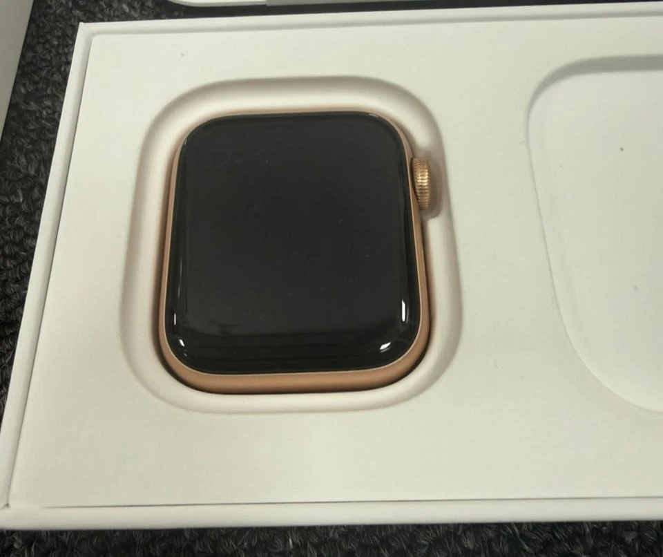 Apple Watch SE Series GPS Only 40mm Rose Gold Aluminium Case - WATCH ONLY, photo 3 of 3