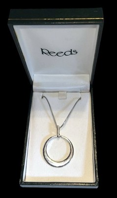 Reeds Jewelers Silver Circle Pendant Necklace In Box 14 