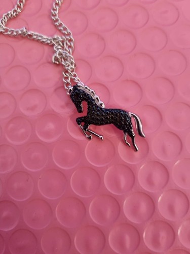 Pferdeanhänger Silber und natürlicher blauer Diamant