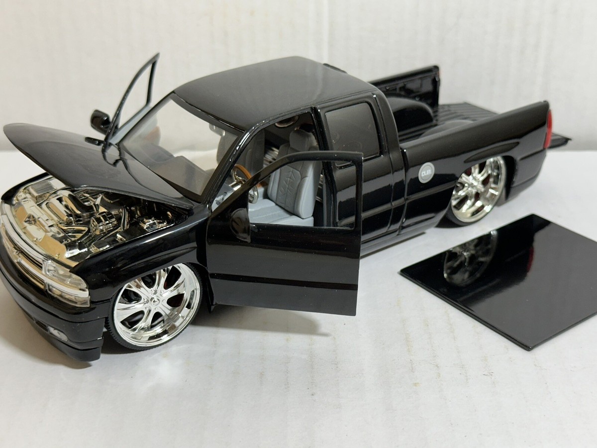 2024新発 JADA TRUCK PICKUP 1:24 BLACK SILVERADO CHEVY 2002 DUB Jada Toys
