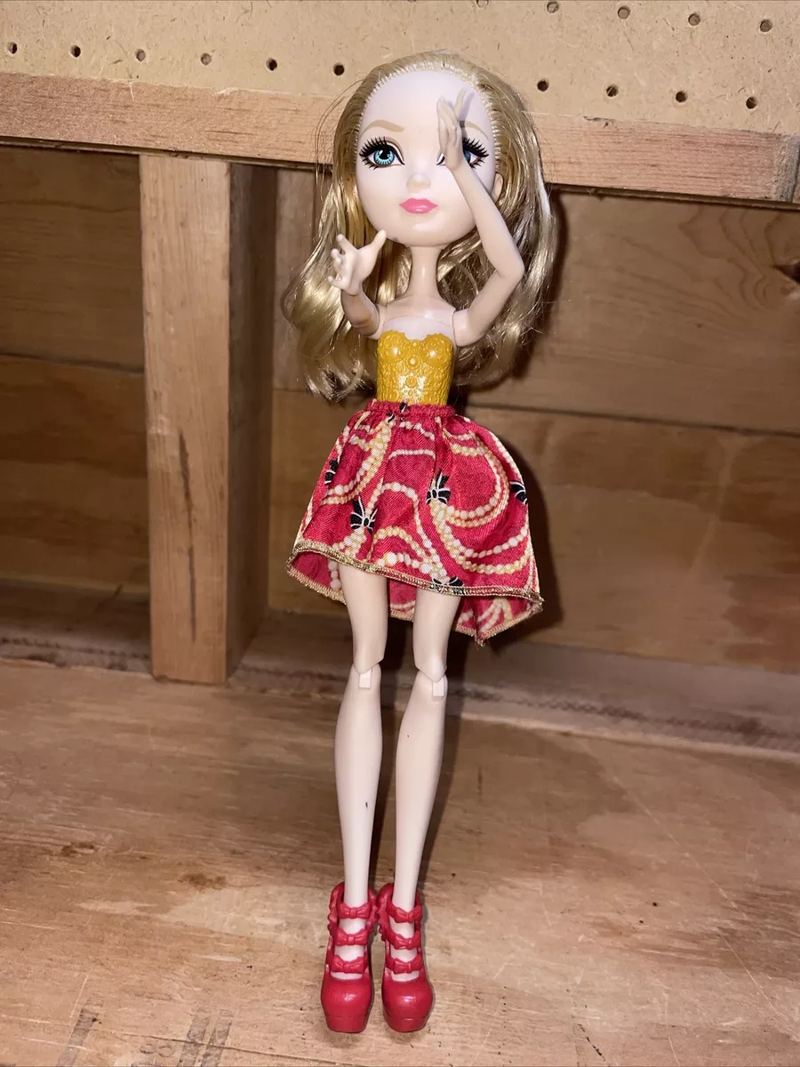 Boneca Ever After High Apple White