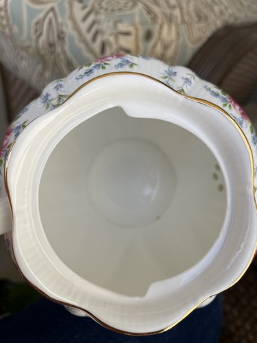 Royal Albert MINUET Teapot Small 2.5 Cups Bone China England - Picture 6 of 17