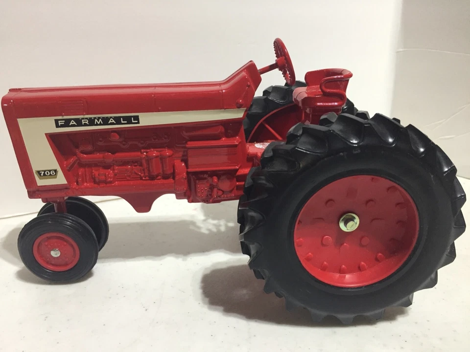 Farmall 706 Diesel Tractor Signed by Joseph L Ertl w Signed Box 1/16 by Ertl - Image 2 of 4
