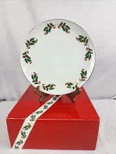 NWOB 4 Christmas Holly Fine China Japan coupe DINNER PLATES holly berry 10.5