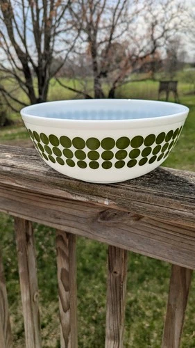Rare Pyrex Green Polka Dots 404 Mixing Bowl. MCM