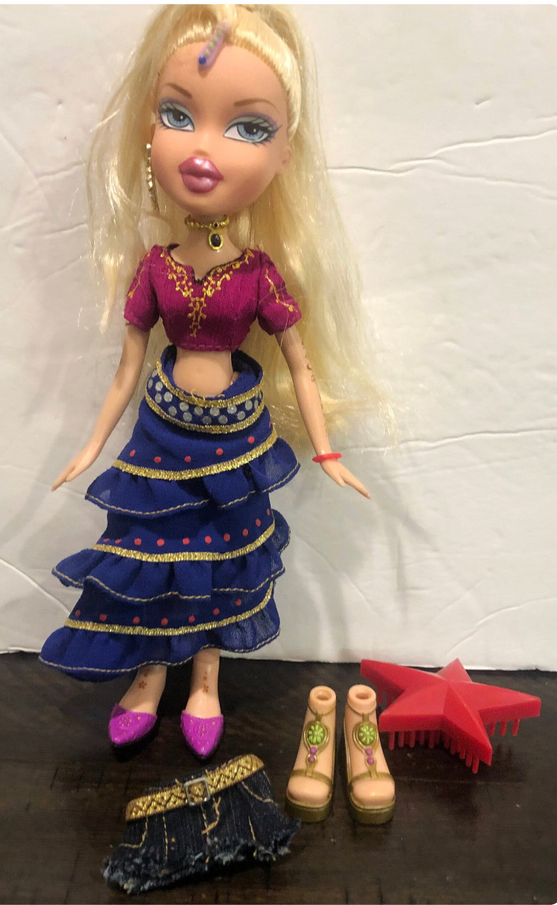 Bratz Genie Magic Cloe doll and outfit with extras MGA