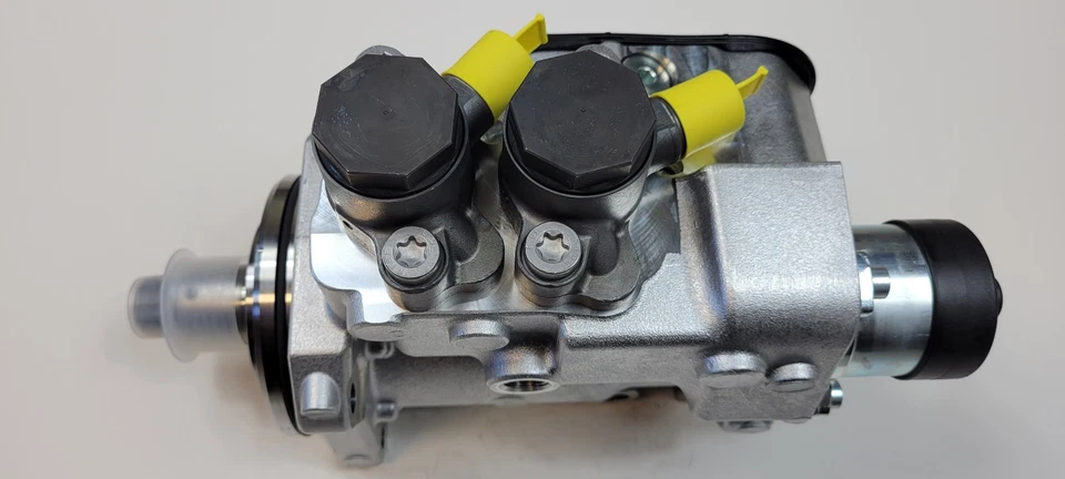 Detroit Diesel OEM Fuel Pump High Pressure Injection Pump A4720902150 - Image 2 of 4