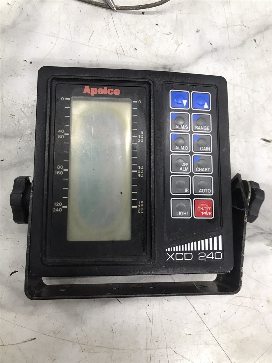 88 Larson Delta DC 215 Boat Apelco XCD 240 fishfinder fish finder