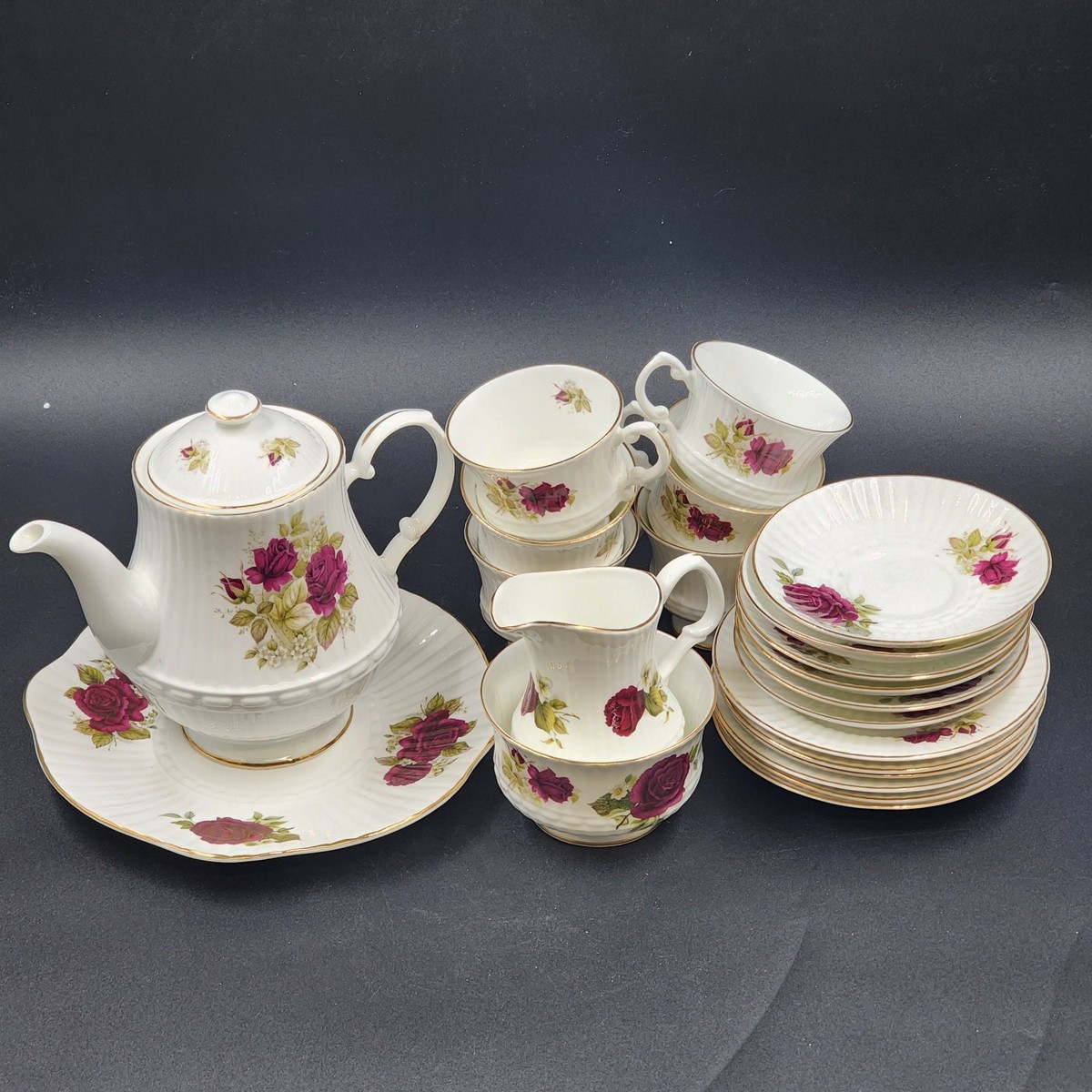 Royal Tara Hall Fine Bone China Tea Serving Set 22pc Red Rose