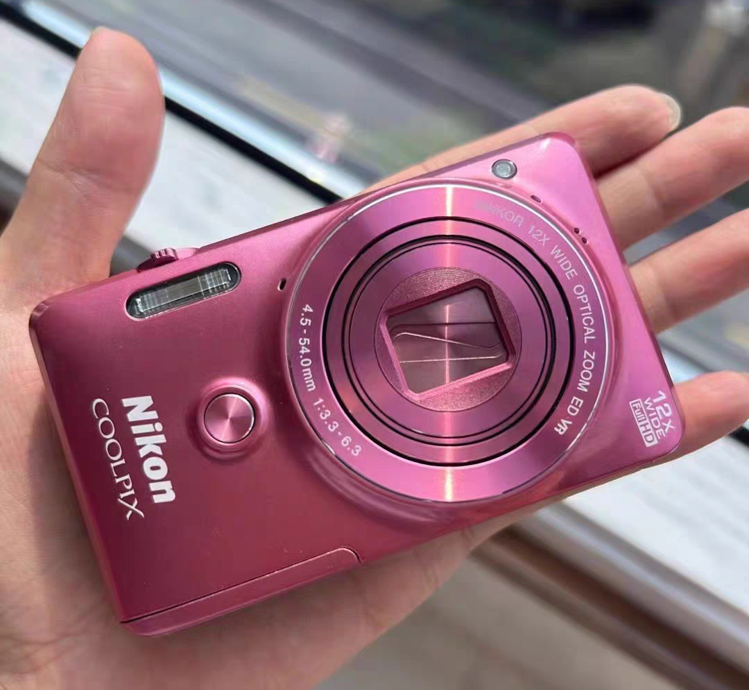 Nikon Coolpix S6900 Compact Digital Camera Built-In Wi-Fi Nikon Coolpix S6900 Compact Digital Camera Built-In Wi-Fi