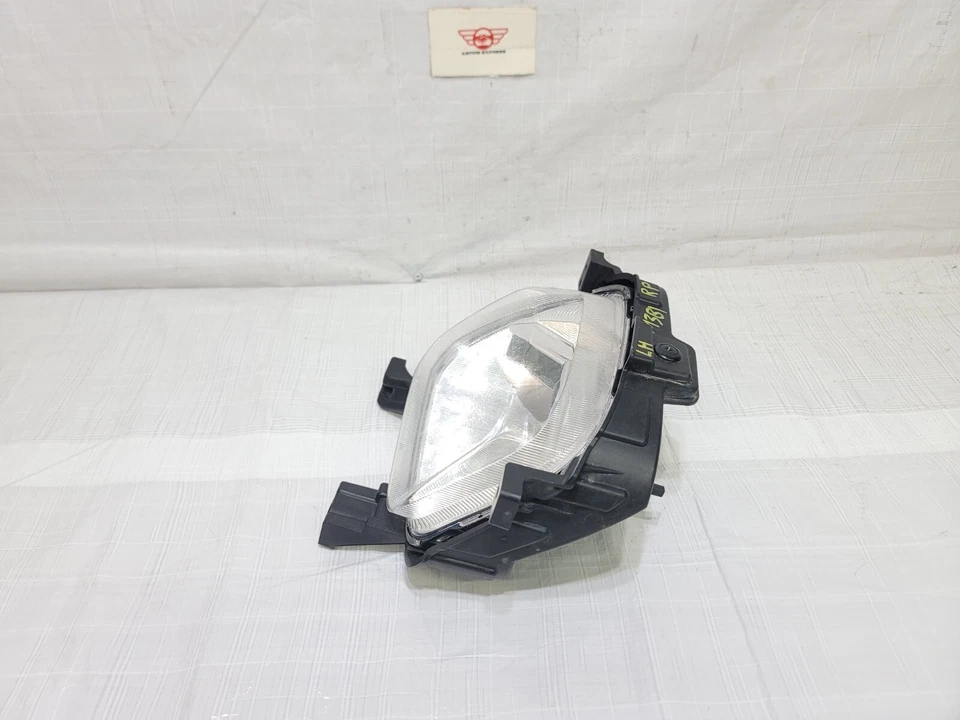 2014-2017 Kia Rondo Fog Light Lamp Left Driver w/ Bracket OEM 92201A4000 - Image 4 of 4