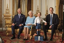 QUEEN ELIZABETH II WITH 4 GENERATIONS OF ROYALS FRIDGE MAGNET 5" X 3.5"