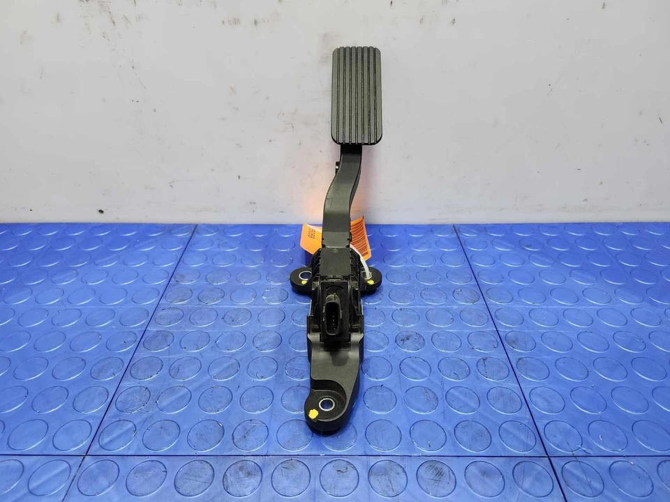 2018-2023 Kia Rio Accelerator Pedal Assembly Genuine OEM Part 32700F2100 - Image 2 of 4