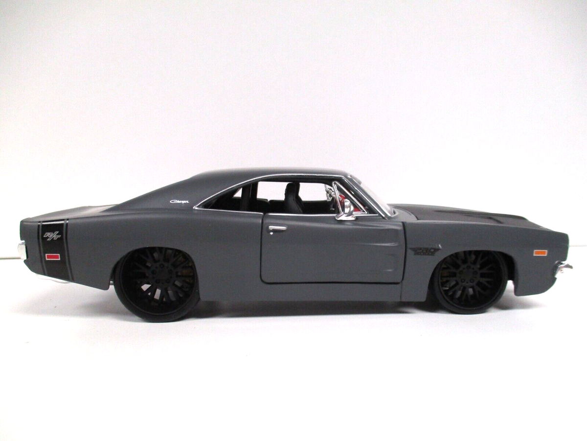 MAISTO - PRO-RODZ - PRO-TOURING 1969 DODGE CHARGER R/T - VIPER