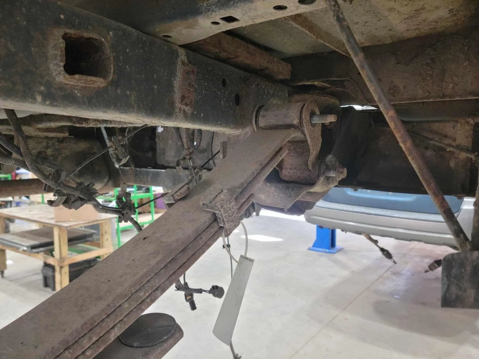 Ford F-150 2009-2014 código de montaje de resorte de hoja trasera "G" genuino OEM DL3Z5560D Foto 4 de 4