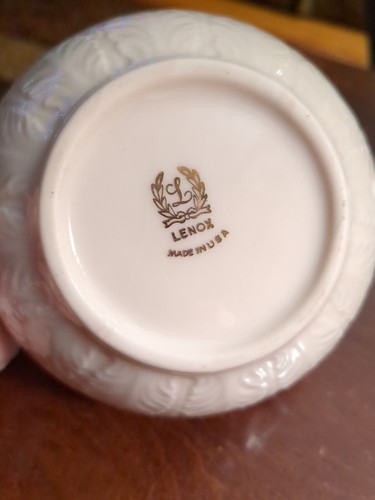 Lenox Small Bowl 4.5” Embossed Leaf Pattern Scalloped Edge Gold Tone Rim - Picture 2 of 10