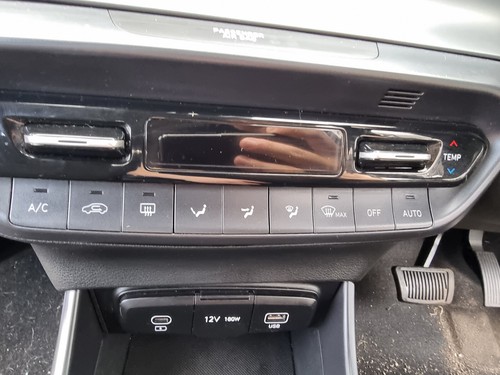 PANEL INTERRUPTOR CLIMATIZADOR CALEFACCIÓN AIRE ACONDICIONADO HYUNDAI i20 PREMIUM MK3 2020-2025 - Imagen 5 de 6